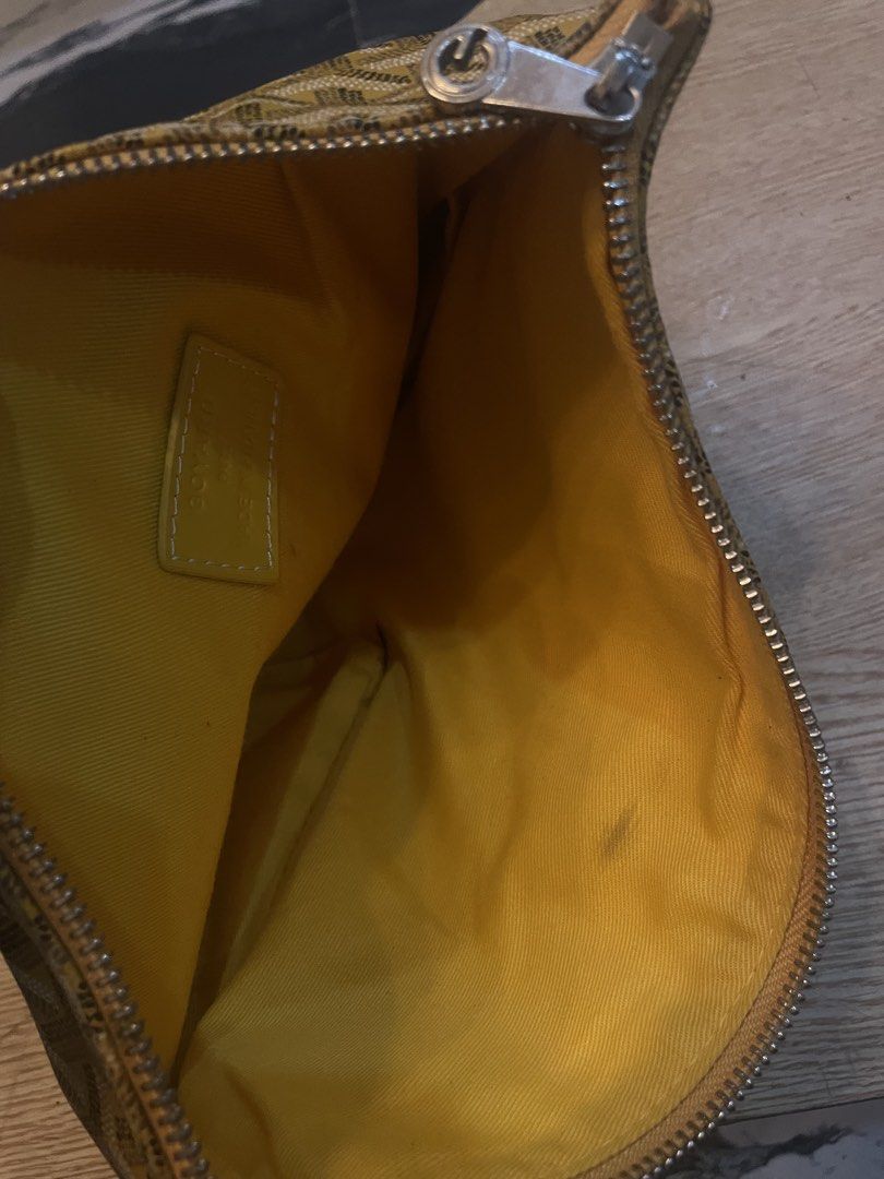 Goyard Paris Clutch (Category: Luxury Bags & Wallets) located in Cavite. Submitted by ohmie23 (Listing ID 1427909165, Image 3). Description: Goyard clutch medium kasya 11 inch tablet.