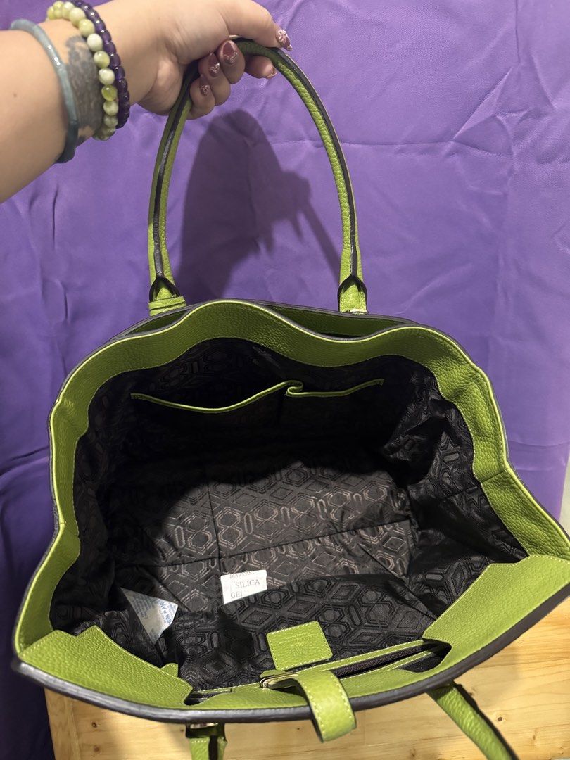 Bruno Magli Genuine Leather| Pre-owned (Category: Shoulder Bags) located in Paranaque City. Submitted by plueberry.ph (Listing ID 1427857851, Image 3). Description: Original Bruno Magli Italy brand Avocado Green in actual Can fit 14in laptop May weight po ito Excellent pa ito 👌🏻.
