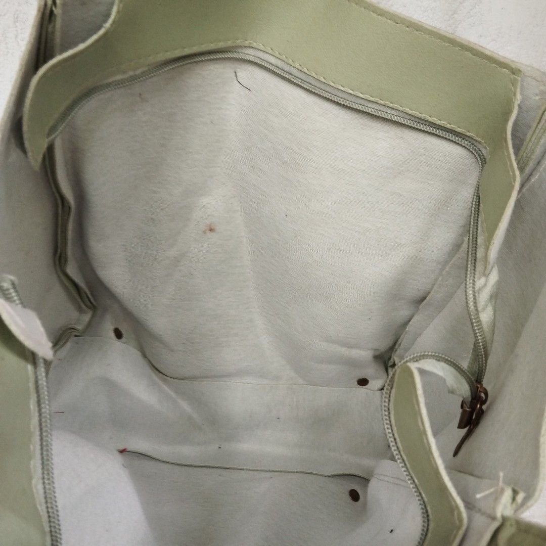 Green Tote Bag with Bow Detail (Category: Tote Bags) located in Manila. Submitted by hiddenthreads (Listing ID 1427829533, Image 2). Description: Price is Negotiable .