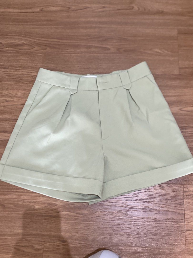 Lealea Studio Green Trouser Shorts (XL) (Category: Shorts) located in Manila. Submitted by cesca.finds (Listing ID 1427854508, Image 1). Description: From Thailand 🇹🇭, very flattering! Wasitline: 31 inches Length: 16 inches.
