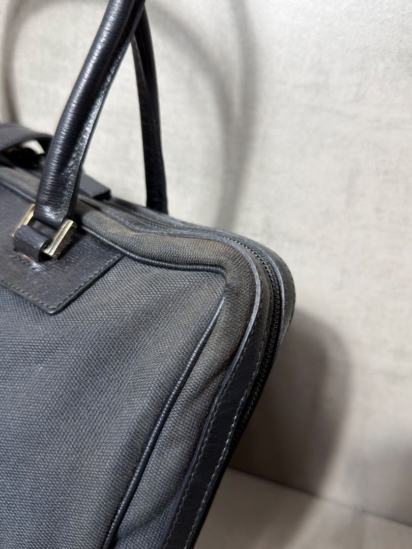 Gucci - Tom Ford - 2000s Canvas Shoulder Bag (Category: Luxury Bags & Wallets) located in Subic. Submitted by concretefloor (Listing ID 1427878492, Image 3). Description: Gucci - Tom Ford - 2000s Canvas Shoulder Bag From late 90s to early 2000s Good condition Minor rubs Signs of use Rank AB Negotiable!.