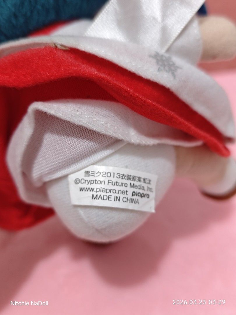 Hatsune Miku Gift plush (missing hat) (Category: Plushies & Soft Toys) located in Quezon City. Submitted by snowfrostkhloething (Listing ID 1427930756, Image 3). Description: slighty dirt at back .
