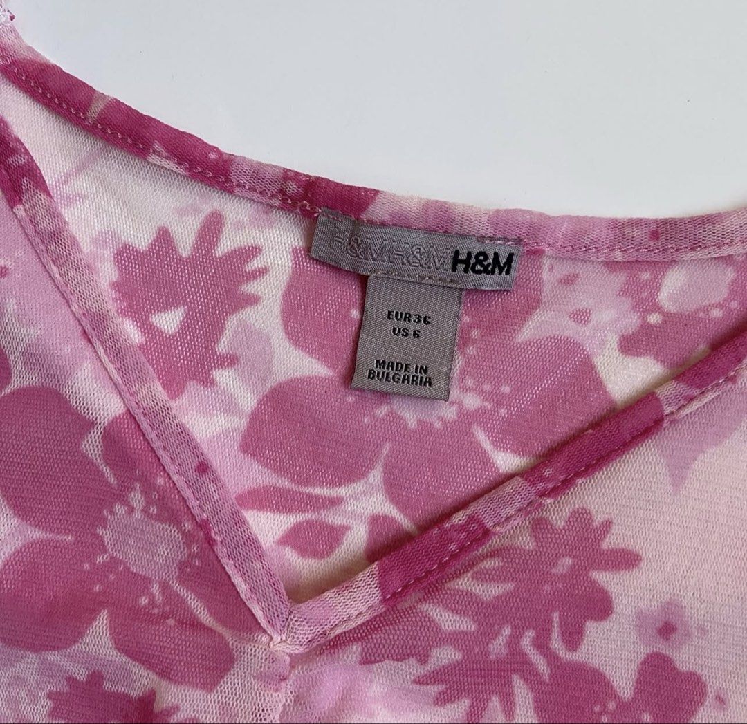 H&M Floral Ruched Top (Category: Blouses) located in Quezon City. Submitted by unaespiritu (Listing ID 1427910664, Image 3). Description: •sheer yung arms na part • perf pang cover ng bikini.