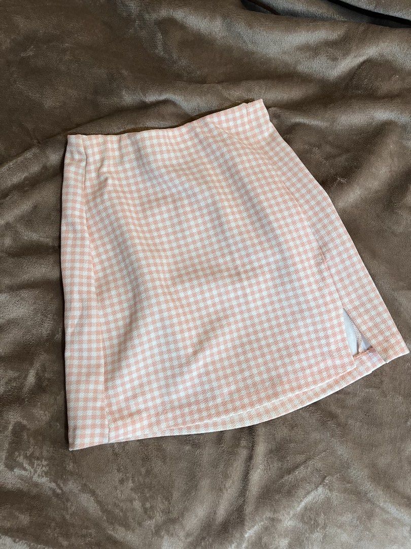 h&m pink plaid skirt (Category: Skirts) located in Bulacan. Submitted by elleiraa (Listing ID 1427807860, Image 1). Description: rfs: not my style anymore size xs on tag garterized so fits up to medium!.