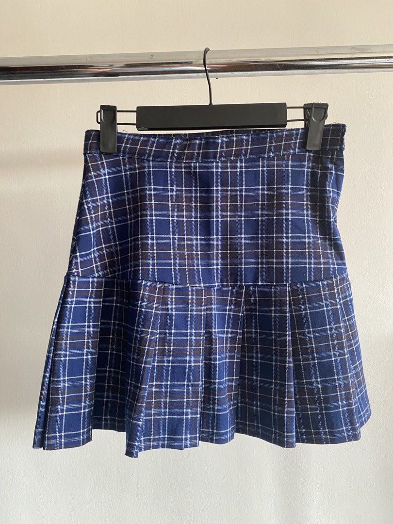 H&M Plaid Pleated Skirt (Category: Skirts) located in Quezon City. Submitted by zazbee (Listing ID 1427869277, Image 1). Description: ✅ Size is 11-12 y.o kids but can fit XS women 💯 100% authentic 🤑 Price negotiable 👗 RFS: Decluttering & doesn’t fit me anymore 📸 Can send when-worn photo but won’t close bec I’m fat 💳 MOP: Gcash, Maya or BPI.