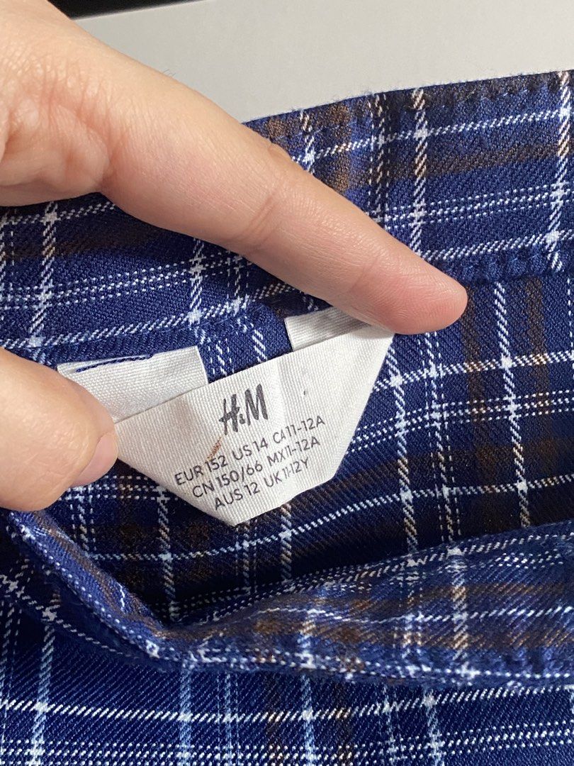 H&M Plaid Pleated Skirt (Category: Skirts) located in Quezon City. Submitted by zazbee (Listing ID 1427869277, Image 3). Description: ✅ Size is 11-12 y.o kids but can fit XS women 💯 100% authentic 🤑 Price negotiable 👗 RFS: Decluttering & doesn’t fit me anymore 📸 Can send when-worn photo but won’t close bec I’m fat 💳 MOP: Gcash, Maya or BPI.