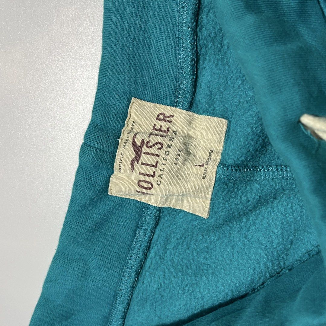 Hollister Longboards Sweatpants (Category: Joggers) located in Iloilo. Submitted by profitpicks (Listing ID 1427929867, Image 3). Description: - Hollister Longboards sweatpants - Size: L - Color: Teal - Features embroidered design.