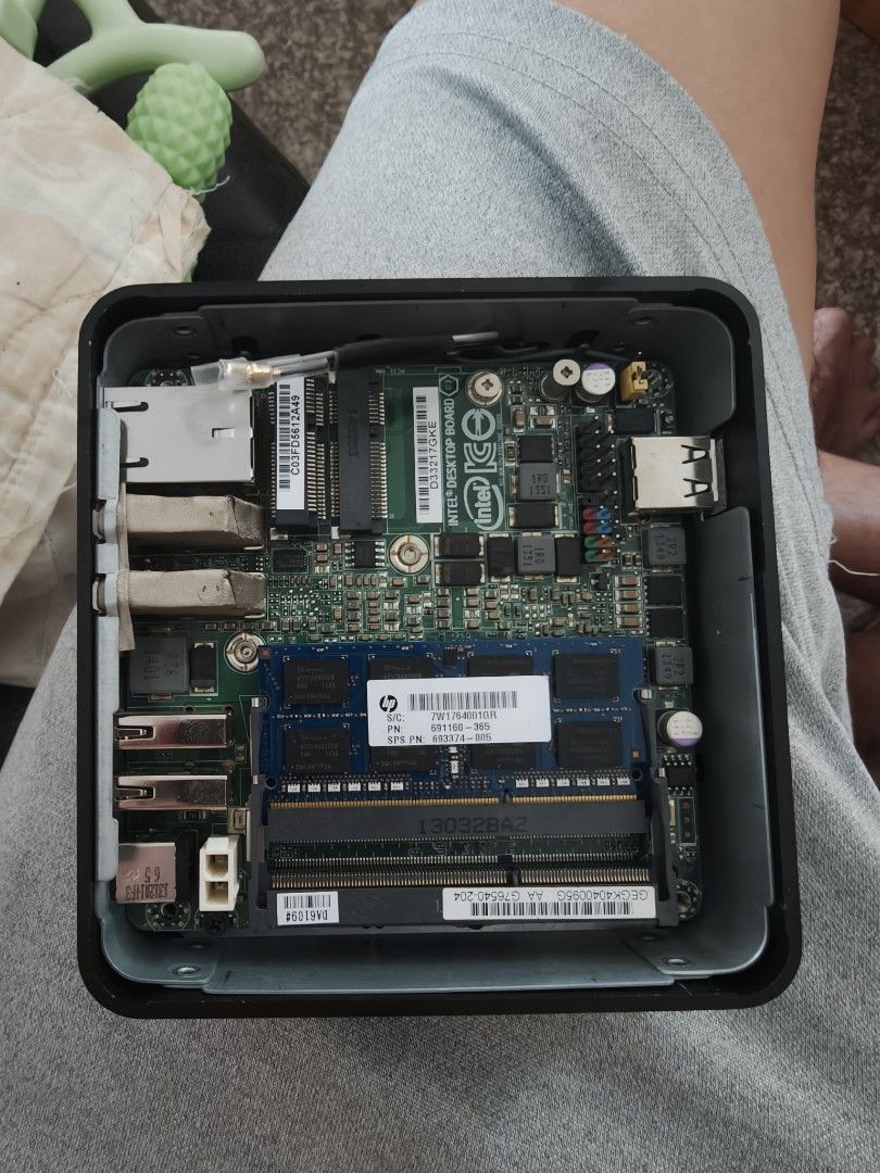 Intel  NUC DC3217IYE413273107255808005