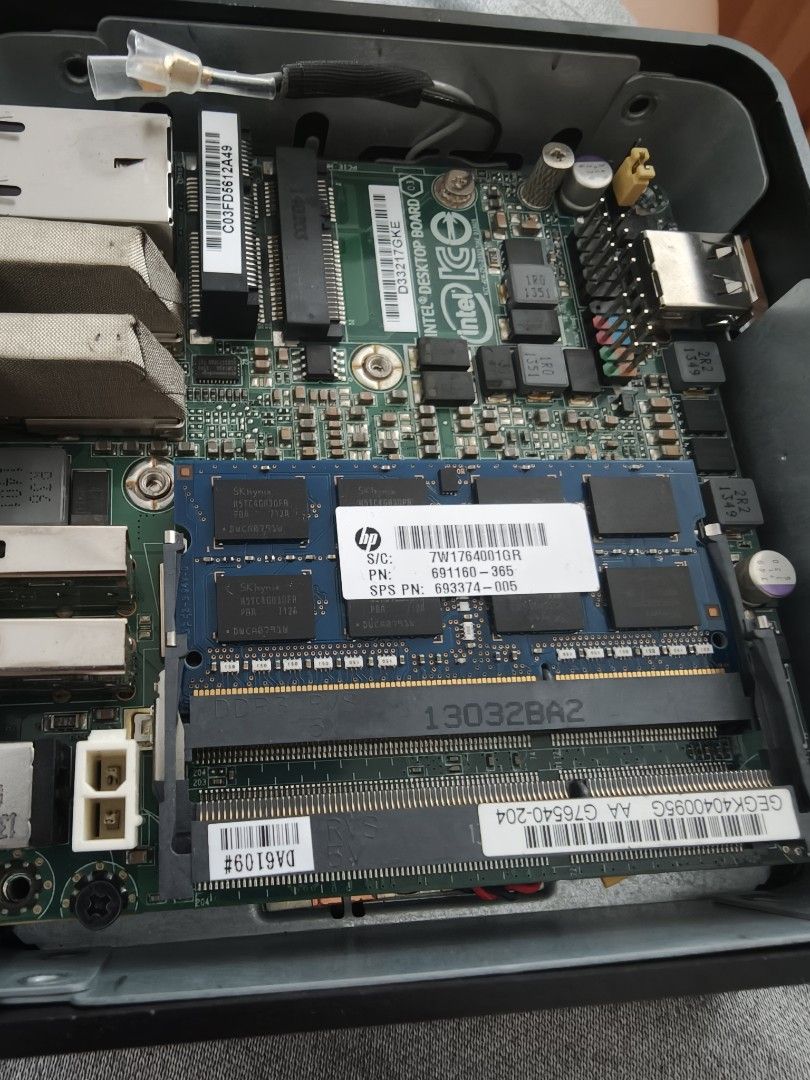 Intel  NUC DC3217IYE413273107255808002