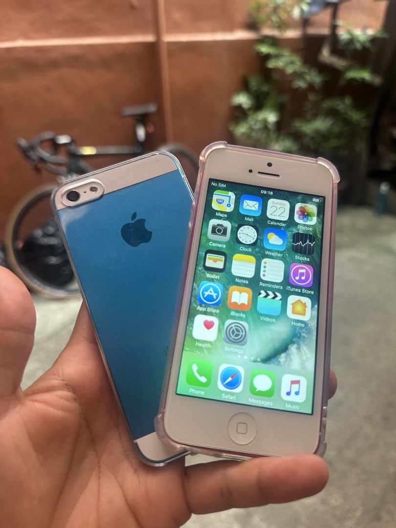 iPhone 5 iOs6 Blue Collector's Item (Category: Others) located in Manila. Submitted by yezdeal2017 (Listing ID 1427784317, Image 1). Description: 📱 OMG!!! RARE iPhone 5 in Blueeee?! 😱🔥 This one’s for the collectors — Perfect as a digicam 📸, music player 🎶, and a full-on aesthetic flex ✨ Bluish Blue Apple hits different 💅🍎 #RareFind #BlueiPhone #iPhone5 #CollectorItem #RetroGadgets #DigicamCore #MusicPlayerVibes #AppleAesthetic #TechNostalg