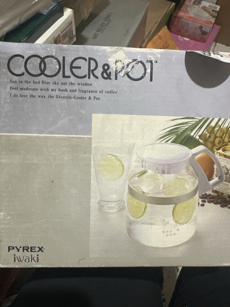 (LP)- Iwaki pyrex cooler and pot (Category: Cookware & Accessories) located in Antipolo. Submitted by queens.collections (Listing ID 1427880582, Image 1). Description: Skukl16262c Skukl317264c.