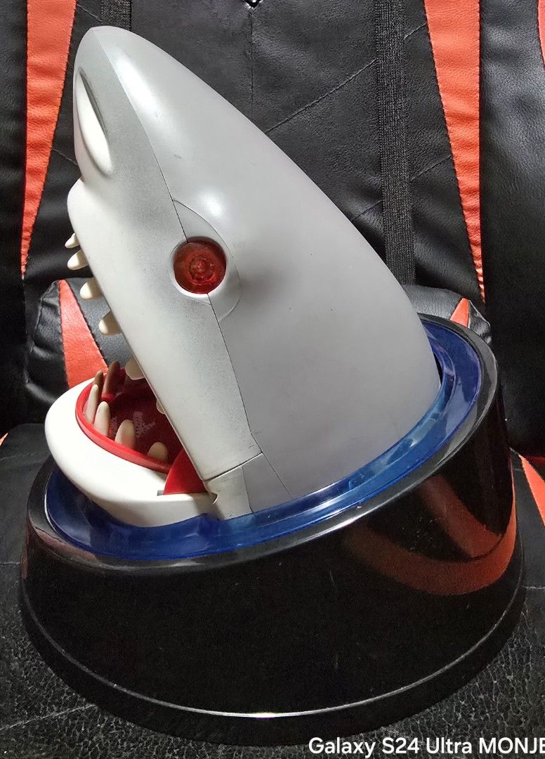 Vintage JAWS 🦈🎬 (Category: Vintage Collectibles) located in Pasay City. Submitted by monjentoysandcollectibles (Listing ID 1427935310, Image 3). Description: Vintage JAWS big scale from Japan 🦈🎬 Good condition not working ✅️ Gumana pa yan nung last tym.. ✅️ Price: 2995 | GCash | PASAY/GH Pickup Shipping Lalamoves Grabs .