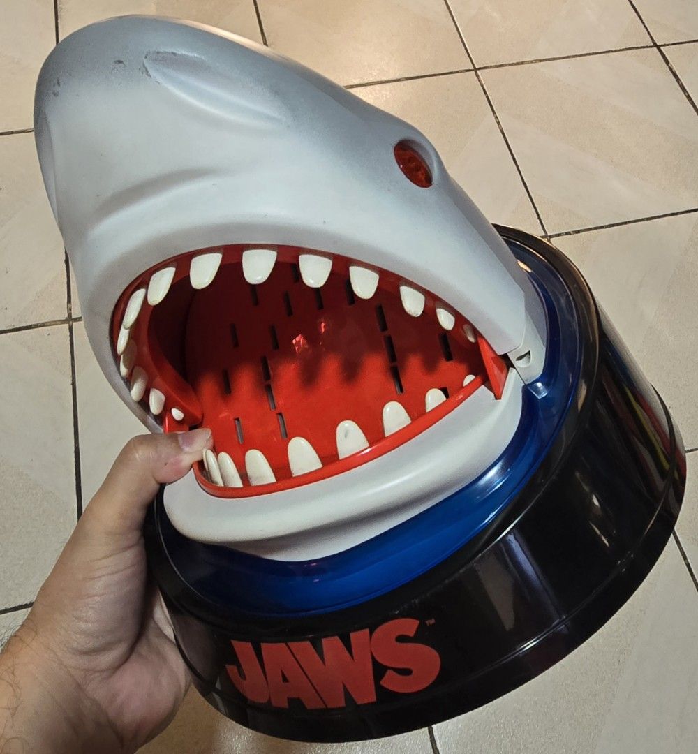 Vintage JAWS 🦈🎬 (Category: Vintage Collectibles) located in Pasay City. Submitted by monjentoysandcollectibles (Listing ID 1427935310, Image 1). Description: Vintage JAWS big scale from Japan 🦈🎬 Good condition not working ✅️ Gumana pa yan nung last tym.. ✅️ Price: 2995 | GCash | PASAY/GH Pickup Shipping Lalamoves Grabs .