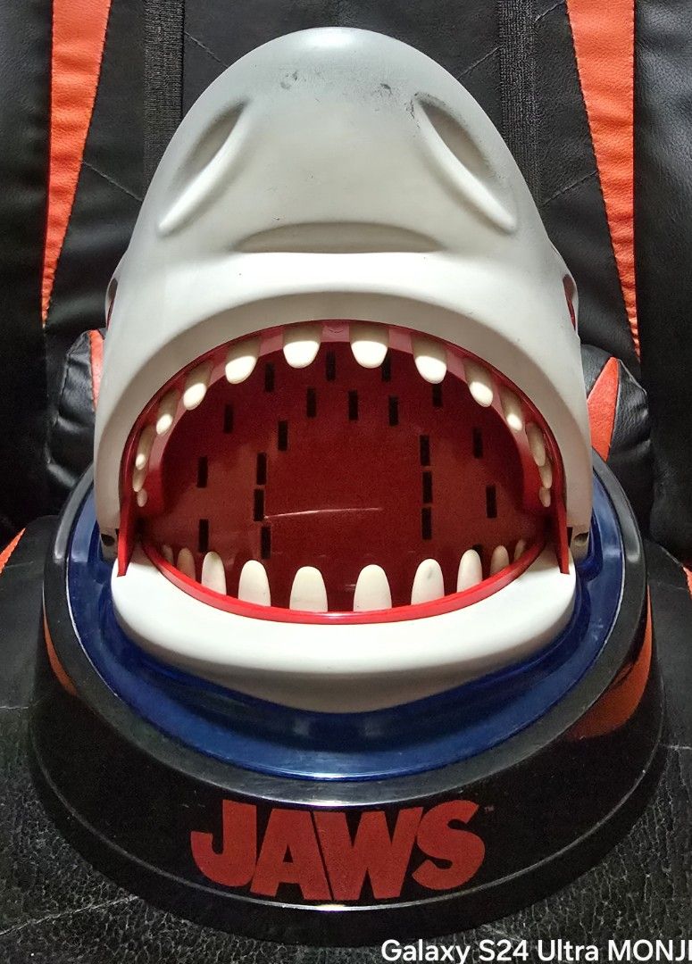Vintage JAWS 🦈🎬 (Category: Vintage Collectibles) located in Pasay City. Submitted by monjentoysandcollectibles (Listing ID 1427935310, Image 2). Description: Vintage JAWS big scale from Japan 🦈🎬 Good condition not working ✅️ Gumana pa yan nung last tym.. ✅️ Price: 2995 | GCash | PASAY/GH Pickup Shipping Lalamoves Grabs .