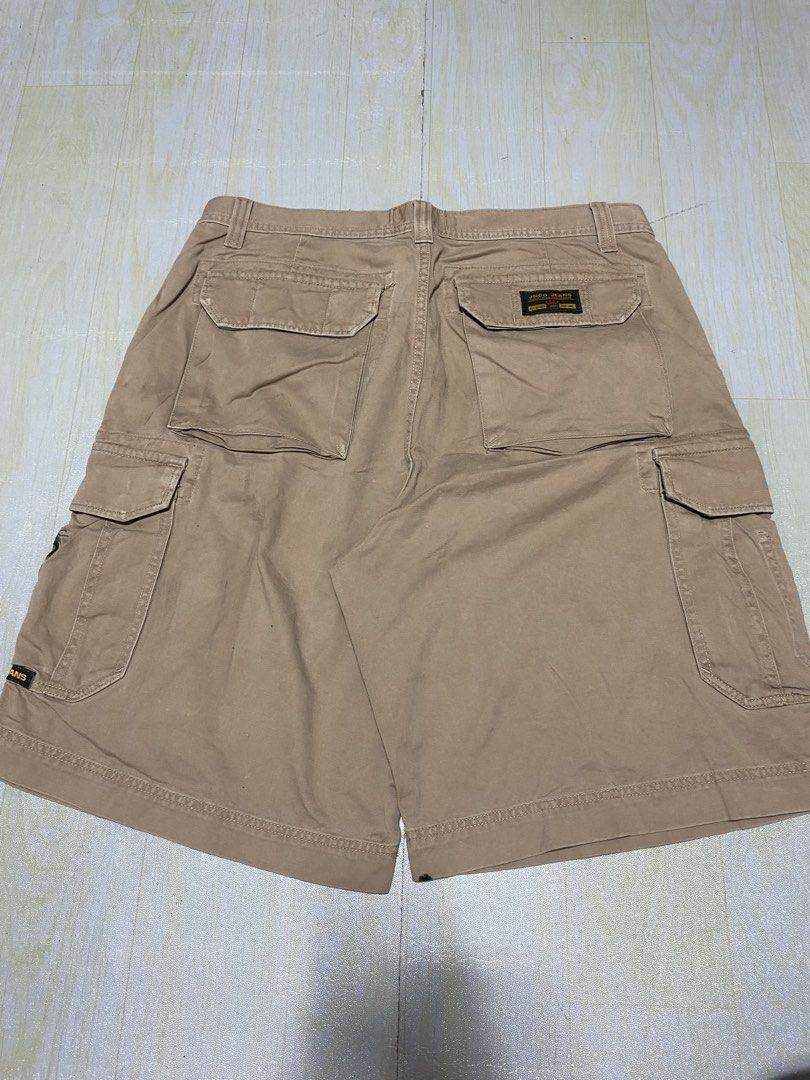 Jnco jeans cargo jorts (Category: Shorts) located in Manila. Submitted by pepsiubiquitous (Listing ID 1427921638, Image 2). Description: W - 38 L - 24 T - 16.5 L.O - 14.5.