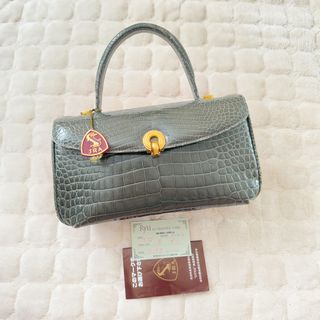 (Category: ) located in . Submitted by rosywardrobe (Listing ID 1427824476, Image 1). Description: .
