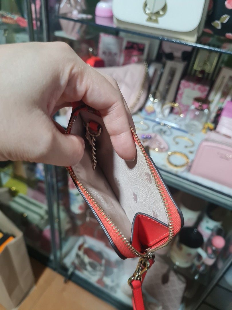 Kate Spade Leila small cardholder wristlet (Category: Luxury Bags & Wallets) located in Quezon City. Submitted by luli_18 (Listing ID 1427863407, Image 3). Description: .