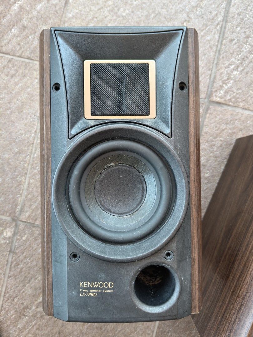 Kenwood LS7pro bookshelf speakers (Category: Soundbars, Speakers & Amplifiers) located in Las Pinas. Submitted by marvinmanalo (Listing ID 1427803346, Image 2). Description: Kenwood LS7pro bookshelf speakers ribbon tweeters 5" mid bass all original drivers minor hole on the left midbass but doesn't affect performance Very very nice bass and tweeters, can fill a large room with good sound No repairs that I know off RFS: not using it anymore, extra