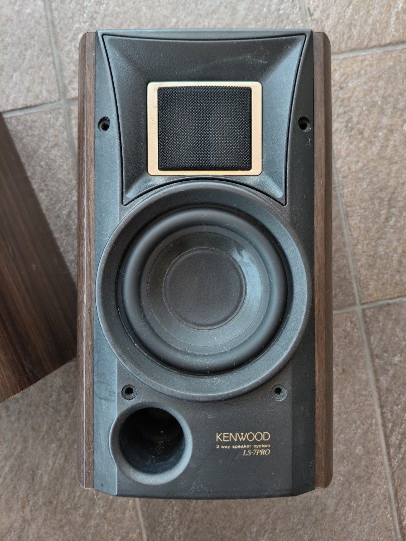 Kenwood LS7pro bookshelf speakers (Category: Soundbars, Speakers & Amplifiers) located in Las Pinas. Submitted by marvinmanalo (Listing ID 1427803346, Image 3). Description: Kenwood LS7pro bookshelf speakers ribbon tweeters 5" mid bass all original drivers minor hole on the left midbass but doesn't affect performance Very very nice bass and tweeters, can fill a large room with good sound No repairs that I know off RFS: not using it anymore, extra