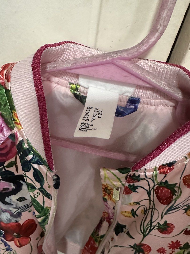 Kids H&M Floral Bomber Jacket (Category: Babies & Kids Fashion) located in Paranaque City. Submitted by destashing_moma (Listing ID 1427799807, Image 2). Description: 18-24M Natalie Pete collab.