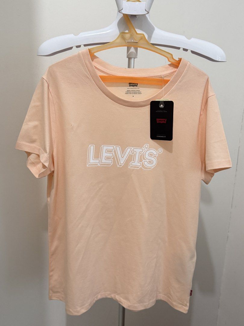 Levi's Shirt with tag (Category: Shirts) located in Taguig. Submitted by sofya07 (Listing ID 1427831276, Image 1). Description: With super small dot-like stain.