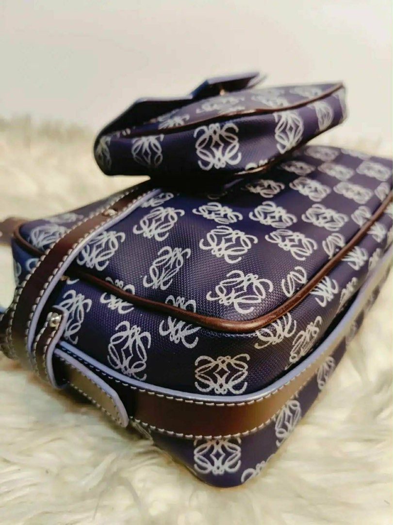 Loewe Anagram Shoulder Bag (Category: Shoulder Bags) located in Aparri. Submitted by secondloop_695 (Listing ID 1427904264, Image 3). Description: NO ISSUE GOOD CONDITION CRISPY RFS: DECLUTTER.