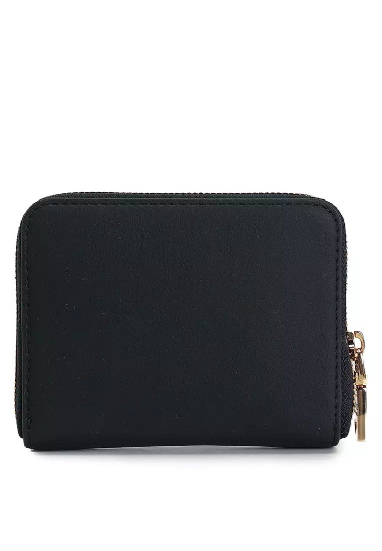 Love Moschino Black Wallet (Category: Wallets & Card holders) located in Angeles City. Submitted by psumbillo (Listing ID 1427910135, Image 2). Description: Material: 100% Polyurethane.
