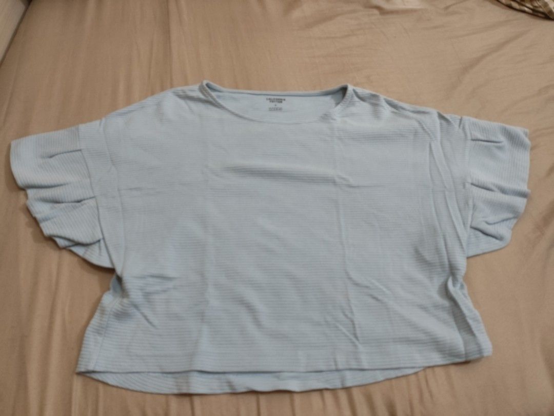Lowrys Farm California Cotton Top (Category: Sleeveless) located in Mandaluyong City. Submitted by carlos_2001 (Listing ID 1427893248, Image 2). Description: 20" chest length 20" body length Round neck Flutter sleeves No issues SF by buyer, if applicable.