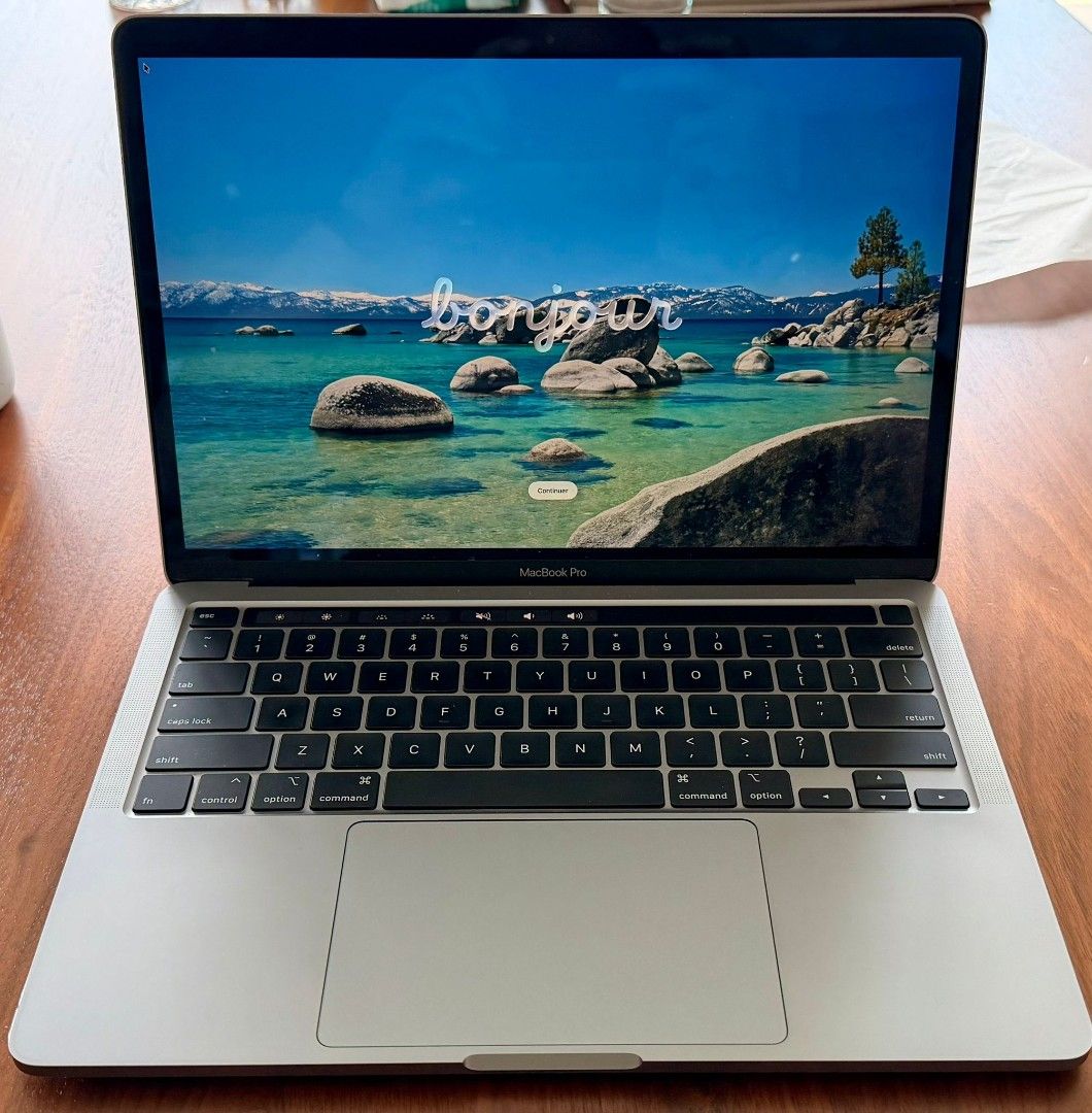 MacBook Pro 13-inch (2020)405924094485483522
