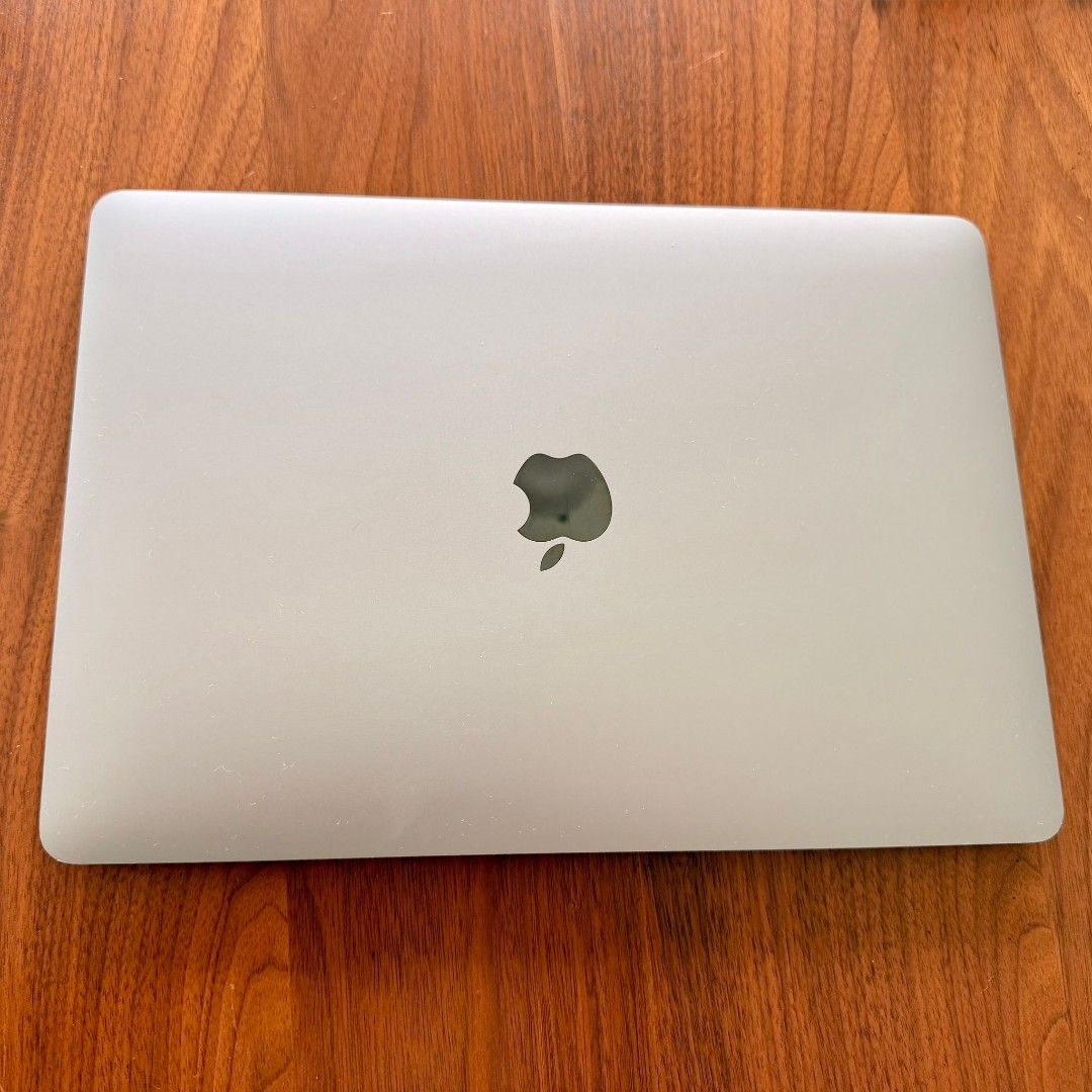MacBook Pro 13-inch (2020)405924094485483520