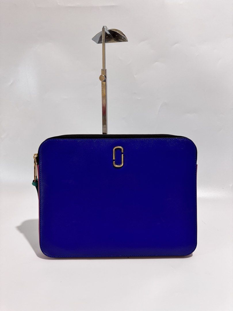 Marc Jacobs IPad/Tablet Clutch (Category: Luxury Bags & Wallets) located in Davao. Submitted by stellietas (Listing ID 1427882465, Image 2). Description: SALE‼️M__J IPad/Tablet/Documents Case excellent condition, looks new, minimal don zipper puller only. With cards. Size: 12.5L x 9.5H x 1W inches Japan Preloved item.