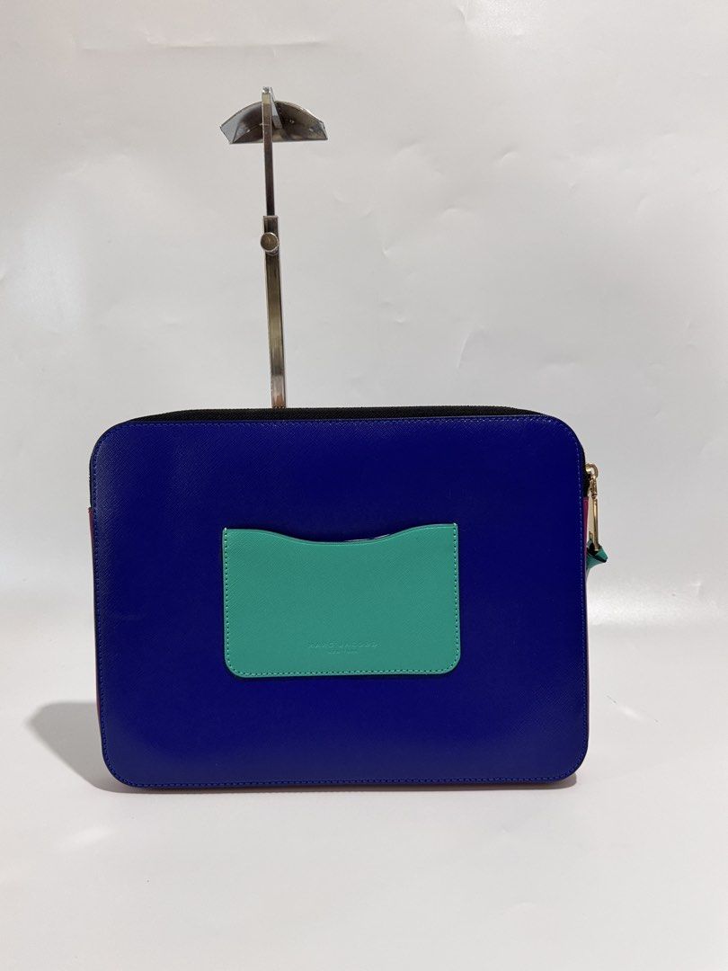 Marc Jacobs IPad/Tablet Clutch (Category: Luxury Bags & Wallets) located in Davao. Submitted by stellietas (Listing ID 1427882465, Image 3). Description: SALE‼️M__J IPad/Tablet/Documents Case excellent condition, looks new, minimal don zipper puller only. With cards. Size: 12.5L x 9.5H x 1W inches Japan Preloved item.