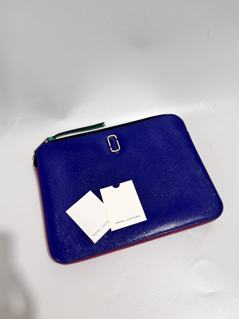 Marc Jacobs IPad/Tablet Clutch (Category: Luxury Bags & Wallets) located in Davao. Submitted by stellietas (Listing ID 1427882465, Image 1). Description: SALE‼️M__J IPad/Tablet/Documents Case excellent condition, looks new, minimal don zipper puller only. With cards. Size: 12.5L x 9.5H x 1W inches Japan Preloved item.