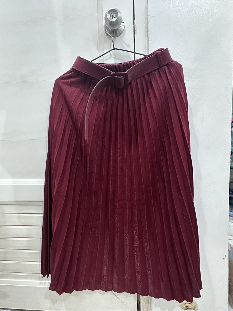 Maroon Pleated Skirt with Belt (Category: Skirts) located in Quezon City. Submitted by tepgo (Listing ID 1427896616, Image 2). Description: Size: 24-32 inches Length: 30 inches Brandnew without tag.