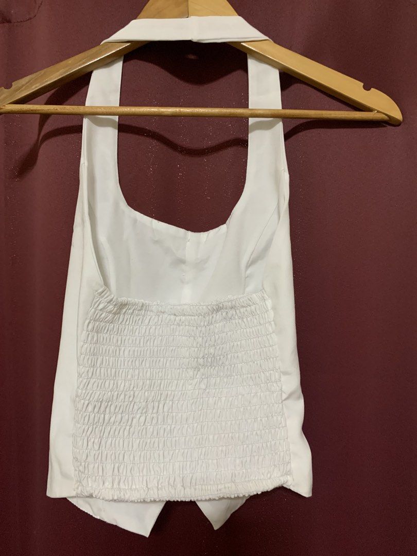 Meraki Manila Vallee Halter Top (Category: Sleeveless) located in Quezon City. Submitted by aiya.co (Listing ID 1427811652, Image 3). Description: Halter top (White) (color may vary due to lighting) Smocked back Linen XS-S (fits S-M) Brand new Already washed RFS: didn't like its fit on my body type MOP: Gcash, GoTyme, BDO instapay.
