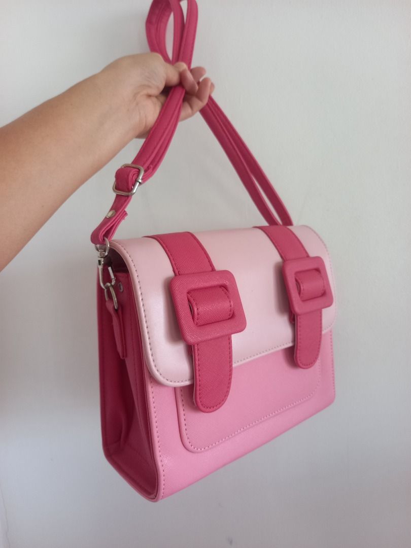 MERIMIES ORIGINAL (Category: Cross-body Bags) located in Bulacan. Submitted by mariekitkit (Listing ID 1427821272, Image 3). Description: Original 𝘋𝘪𝘴𝘤𝘭𝘢𝘪𝘮𝘦𝘳: 𝙏𝙝𝙚 𝙨𝙝𝙤𝙥 𝙢𝙖𝙧𝙞𝙚𝙠𝙞𝙩𝙠𝙞𝙩 𝘢𝘳𝘦 𝘯𝘰𝘵 𝘢𝘴𝘴𝘰𝘤𝘪𝘢𝘵𝘦𝘥 𝘰𝘳 𝘢𝘧𝘧𝘪𝘭𝘪𝘢𝘵𝘦𝘥 𝘸𝘪𝘵𝘩 𝘢𝘯𝘺 𝘰𝘧 𝘵𝘩𝘦 𝘣𝘳𝘢𝘯𝘥𝘴 𝘧𝘦𝘢𝘵𝘶𝘳𝘦𝘥.𝘈𝘭𝘭 𝘵𝘳𝘢𝘥𝘦𝘮𝘢𝘳𝘬𝘴, 𝘭𝘰𝘨𝘰𝘴 𝘢𝘯𝘥 𝘤𝘰𝘱𝘺𝘳𝘪𝘨𝘩𝘵𝘴 𝘳𝘦𝘴𝘦𝘳𝘷𝘦𝘥 𝘵𝘰 𝘵𝘩𝘦 𝘰𝘳𝘪𝘨𝘪𝘯𝘢𝘭 𝘣𝘳𝘢𝘯�