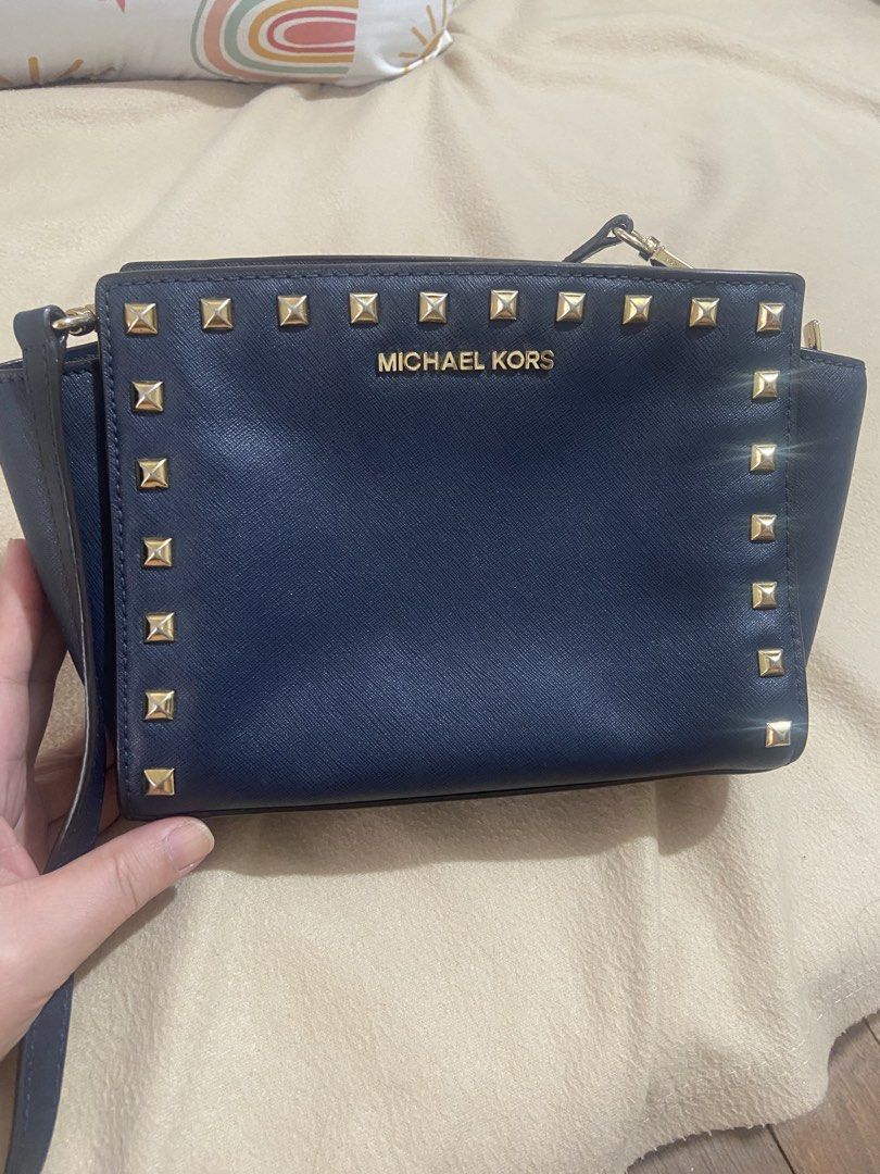 Michael Kors Studded Crossbody Bag (Category: Luxury Bags & Wallets) located in Makati City. Submitted by tercie (Listing ID 1427782428, Image 1). Description: .