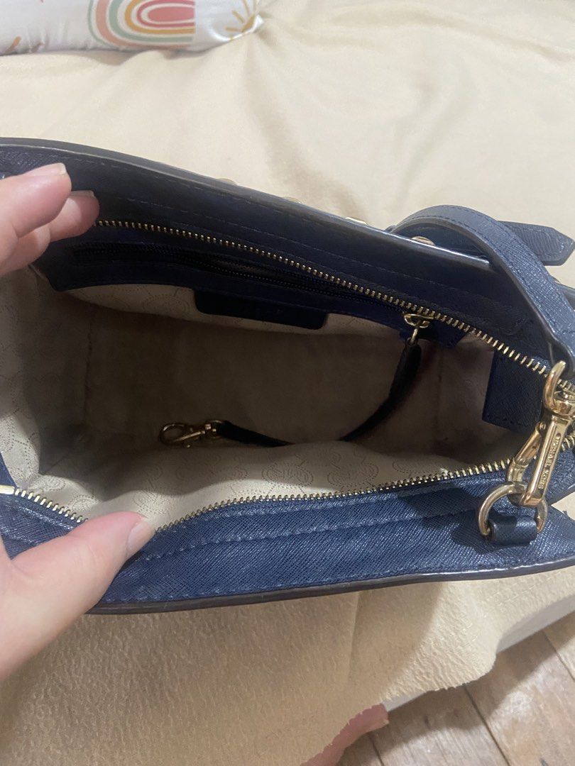 Michael Kors Studded Crossbody Bag (Category: Luxury Bags & Wallets) located in Makati City. Submitted by tercie (Listing ID 1427782428, Image 2). Description: .