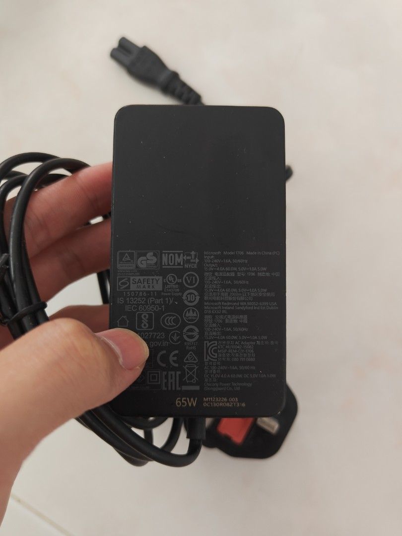 Microsoft 65W Surface Laptop Charger406003791660984320