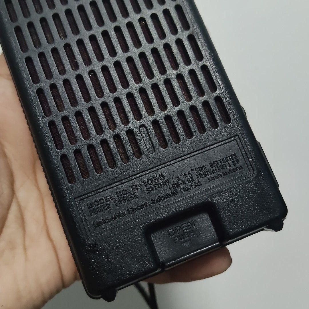 National Panasonic (Category: Portable Music Players) located in Catbalogan. Submitted by jpnsrpls (Listing ID 1427917957, Image 3). Description: 🇯🇵 Japanese Surplus 📻 National Panasonic AM Radio ✅ Tested & working 🔋 2× AA battery operated ⚠️ With signs of use (vintage condition) Perfect for collectors 🕰️.