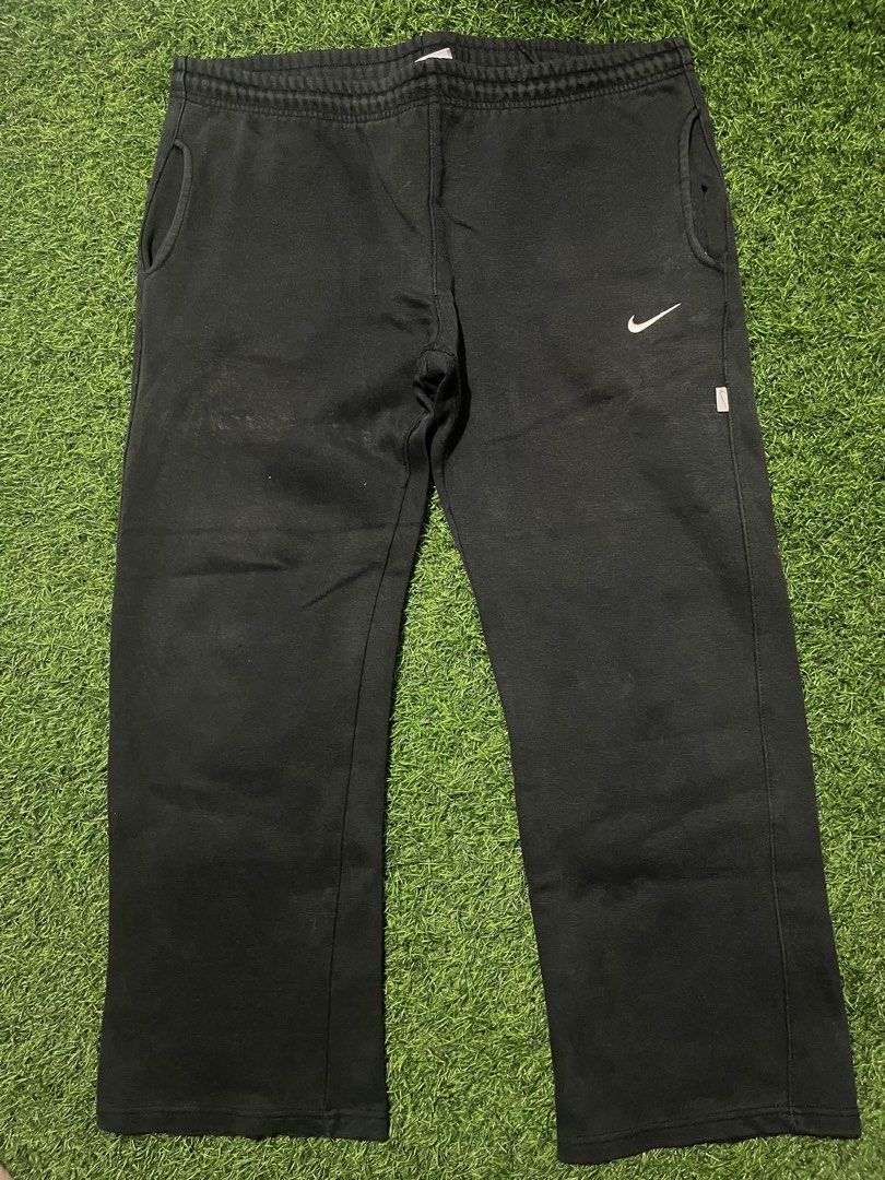 Nike Dri-FIT Sweatpants - Black - Medium (Category: Joggers) located in Manila. Submitted by v1noo (Listing ID 1427859492, Image 1). Description: Nike Sweatpants Waist adjustable Length 37.5 inches Hem 9.5 inches .