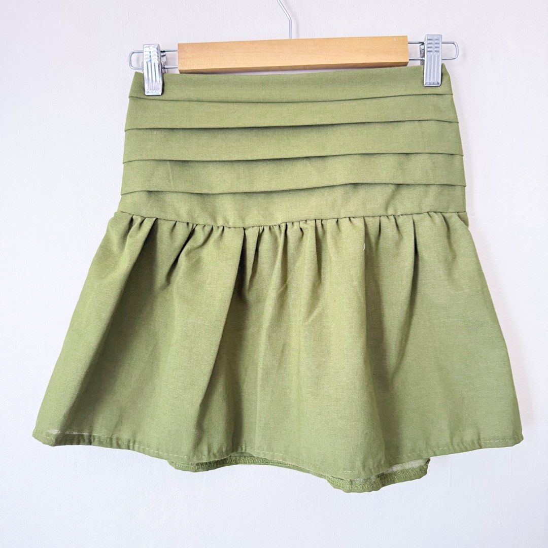 Olive Green Peplum Tube Top (Category: Others Tops) located in Antipolo. Submitted by rosywardrobe (Listing ID 1427851002, Image 2). Description: 🎀 MAKE READING A HABIT 🎀 • No order form, no reservation! • Strictly 1 day reservation • Payment first before order processing • No return, No exchange • Don’t make an offer if you’re not 100% sure • No shipping every weekends — PAYMENT CHANNELS — • GCash • Gotyme • Maya • BDO • BPI • Unionbank — DELI