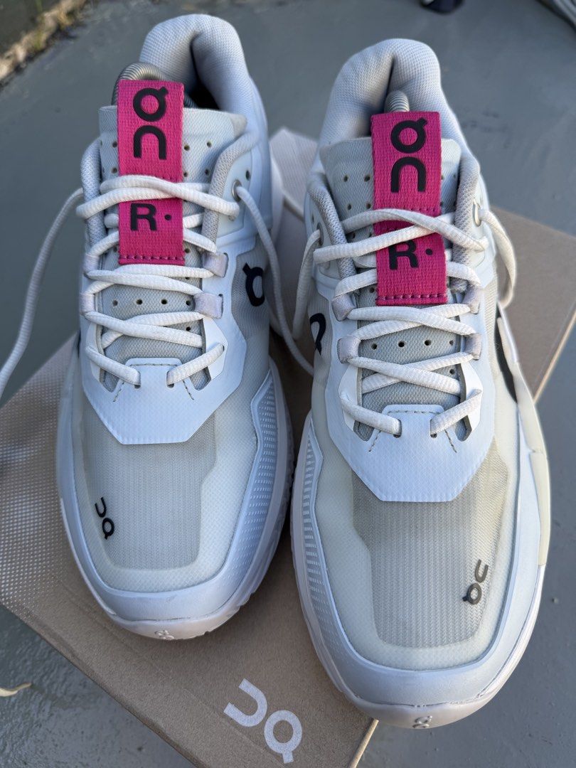 On Cloud Roger Pro 2 - Arctic Pink - us 10 (Category: Sneakers) located in Makati City. Submitted by tramda (Listing ID 1427847620, Image 1). Description: Used for 3 months for pickleball 9/10 condition with box (will try to find the receipt) Has minimal issues seen on the last 2 photos Makati area US 10 M.