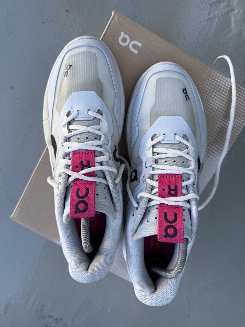 On Cloud Roger Pro 2 - Arctic Pink - us 10 (Category: Sneakers) located in Makati City. Submitted by tramda (Listing ID 1427847620, Image 3). Description: Used for 3 months for pickleball 9/10 condition with box (will try to find the receipt) Has minimal issues seen on the last 2 photos Makati area US 10 M.