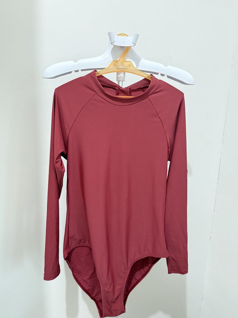 One-piece pink rash guard (Category: Rash guard) located in Taguig. Submitted by sofya07 (Listing ID 1427834059, Image 1). Description: Bench lovi poe collection No pads.