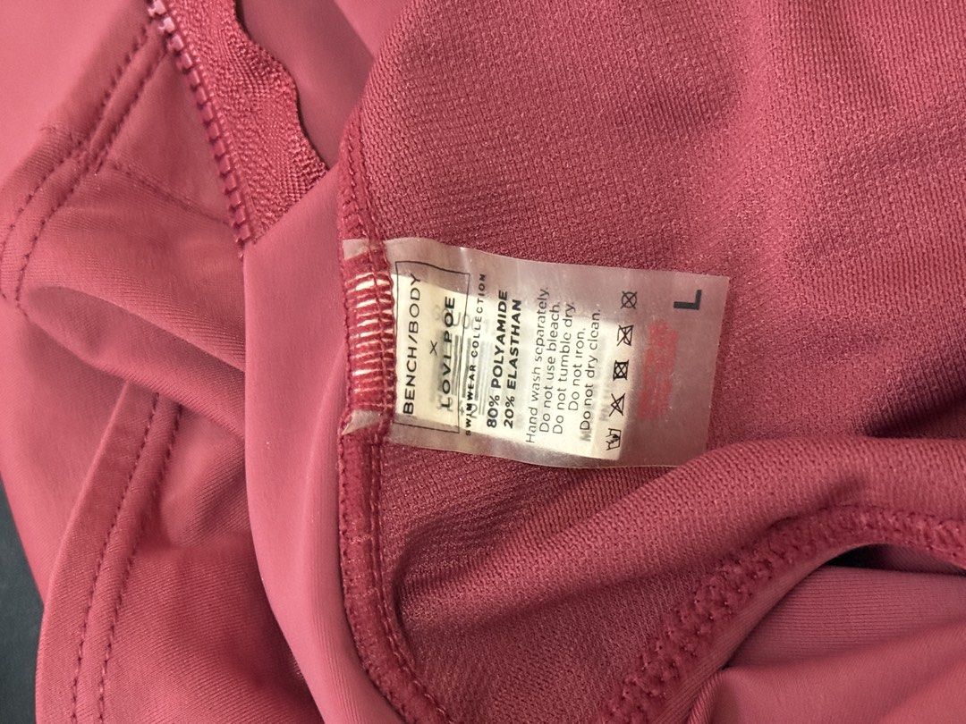 One-piece pink rash guard (Category: Rash guard) located in Taguig. Submitted by sofya07 (Listing ID 1427834059, Image 3). Description: Bench lovi poe collection No pads.