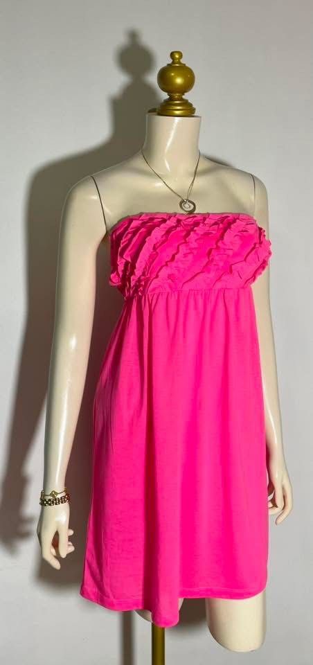OP Strapless Ruffle Dress - Size L/G (Category: Dresses) located in Quezon City. Submitted by queensootd20 (Listing ID 1427887015, Image 1). Description: Ocean Pacific OP Hot Pink Ruffled Strapless Dress It is a versatile piece that can be worn as a mini dress, sundress, or a swimwear cover-up. ✨Original Retail Price✨ Ocean Pacific juniors’ dresses of this style typically retailed for approximately $25 to $35 (roughly ₱1,400 to ₱1,950). ✨Product 