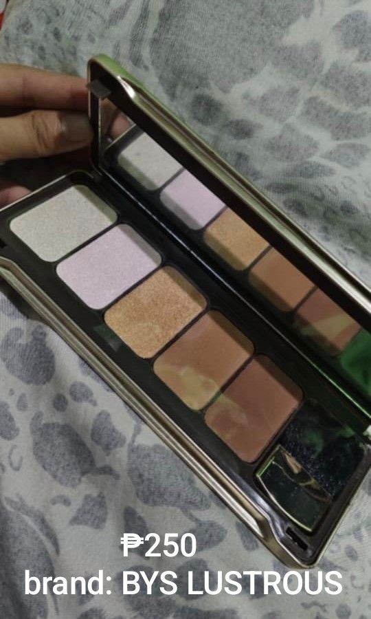 palette contour (Category: Makeup) located in Manila. Submitted by shairinelurvs (Listing ID 1427887441, Image 1). Description: .