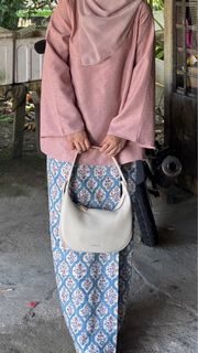 (Category: ) located in . Submitted by ainaazmi930 (Listing ID 1427906641, Image 1). Description: .
