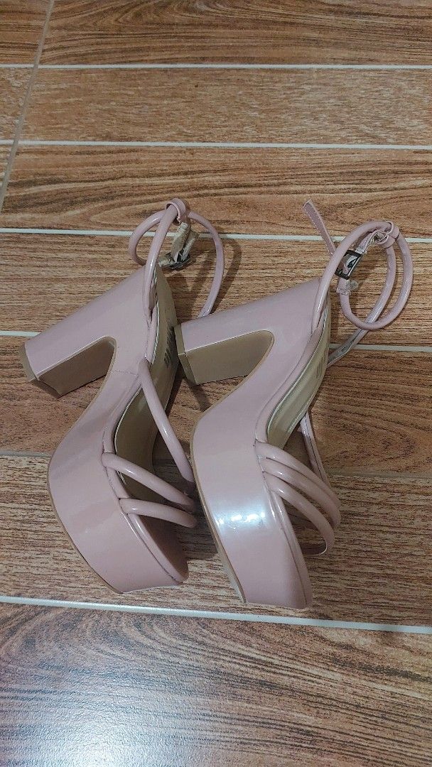 Pink Platform Sandals (Category: Flats & Sandals) located in Manila. Submitted by clairequi (Listing ID 1427904200, Image 3). Description: Baby pink. Aesthetically pleasing. Used once..
